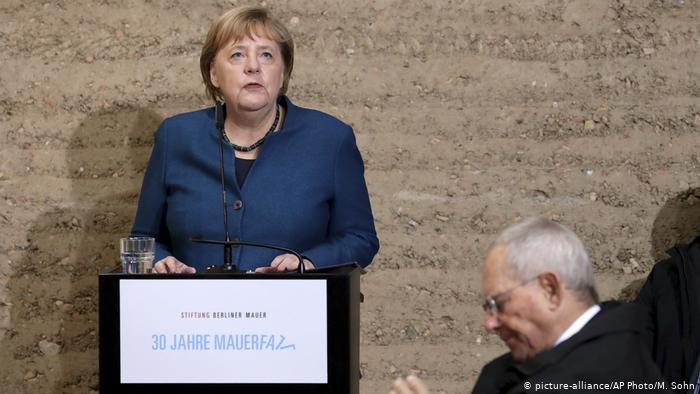 Μέρκελ: Έπρεπε να σκεφθώ καλά τι θα κάνω με την Ελλάδα και το ευρώ - Media