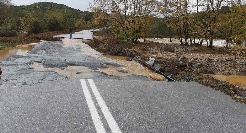 Νέα προβλήματα στη Χαλκιδική λόγω κακοκαιρίας: Υπερχείλισε ρέμα στην Ολυμπιάδα (Photos/Video) - Media