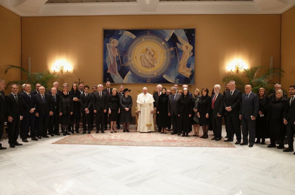 Η Μαριάννα Βαρδινογιάννη συνάντησε τον Πάπα Φραγκίσκο στο Βατικανό (Photos) - Media
