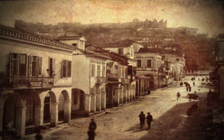 Πάτρα: Κυοφορούσε φριχτό τέρας με κεφάλι φιδιού και σώμα ανθρώπου - Media