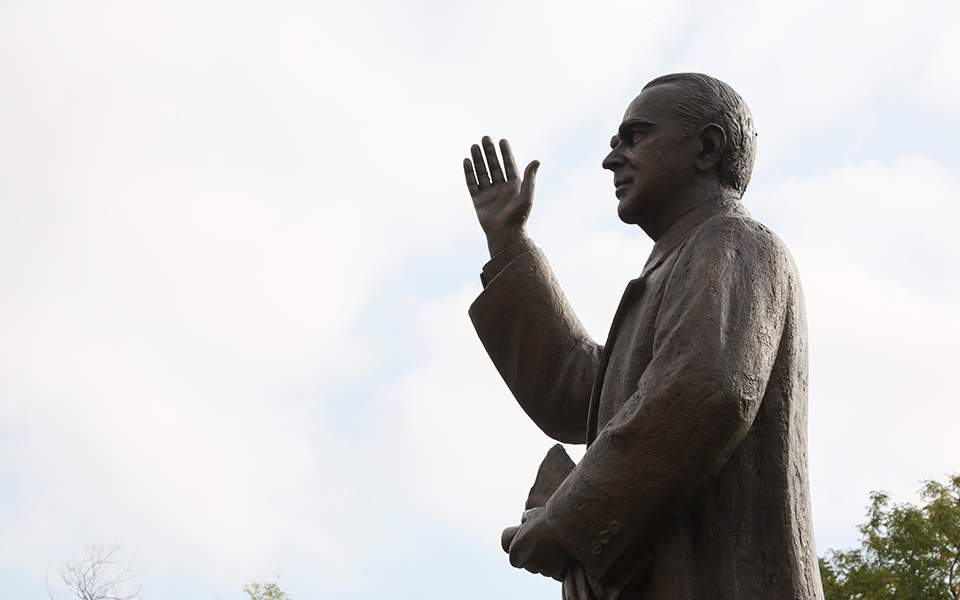 Παυλόπουλος, Καραμανλής στην αποκάλυψη του αδριάντα  του Κωνσταντίνου Καραμανλή - Media