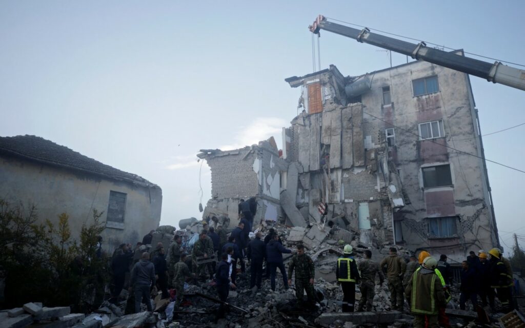 Βίντεο-σοκ: Μετασεισμός κομματιάζει κτίριο στο Δυρράχιο (Video, σκληρές εικόνες) - Media
