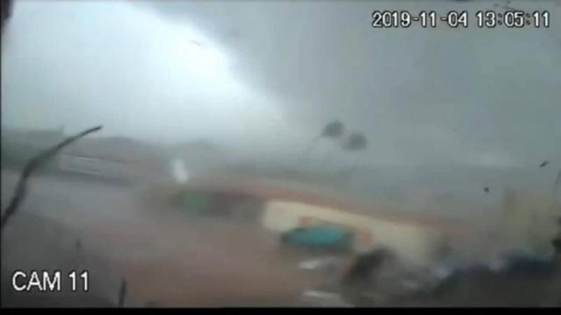 Ισχυρός ανεμοστρόβιλος «σάρωσε» την Καλαμάτα - Μεγάλες καταστροφές (Video) - Media