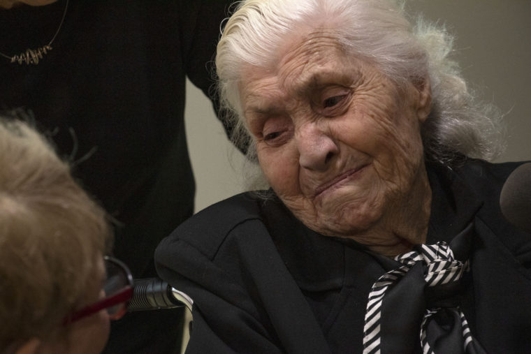 Συγκίνηση μετά από 75 χρόνια: Συνάντησε την οικογένεια που είχε σώσει από τους Ναζί στη Βέροια - Media