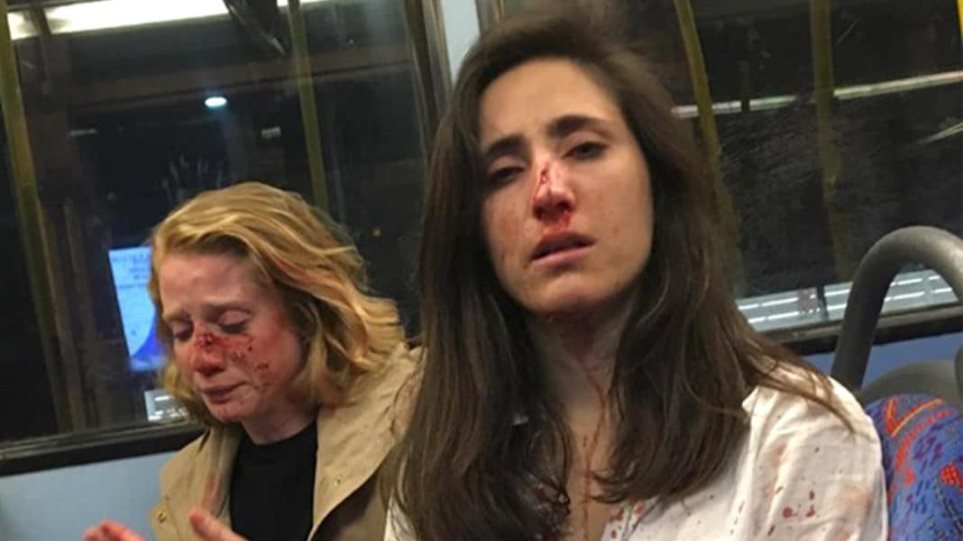 Σοκαριστικό βίντεο: Η στιγμή που νεαροί ξυλοκοπούν άγρια δυο γυναίκες στο λεωφορείο επειδή δεν φιλήθηκαν στο στόμα  - Media