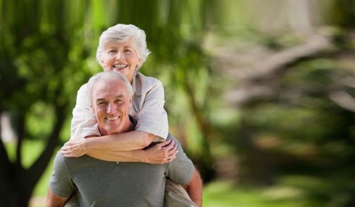 Eurostat: Χαμηλότερο κατά 4 έτη το προσδόκιμο ζωής των ανδρών  - Media