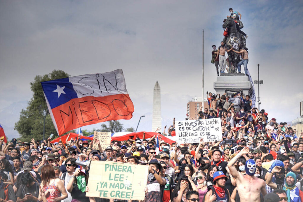 Χιλή: Ισχυρός σεισμός 6 Ρίχτερ ταρακούνησε και τους... διαδηλωτές στο Σαντιάγο! (Video) - Media