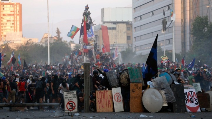 Χιλή: Νέα επεισόδια στο Σαντιάγο - Στους 22 συνολικά οι νεκροί από την έναρξη των διαδηλώσεων  - Media