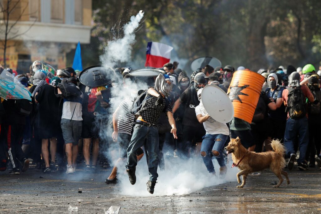 Χιλή: Νέες αντικυβερνητικές διαδηλώσεις - Ο Πινιέρα ετοιμάζει συνταγματική αναθεώρηση - Media