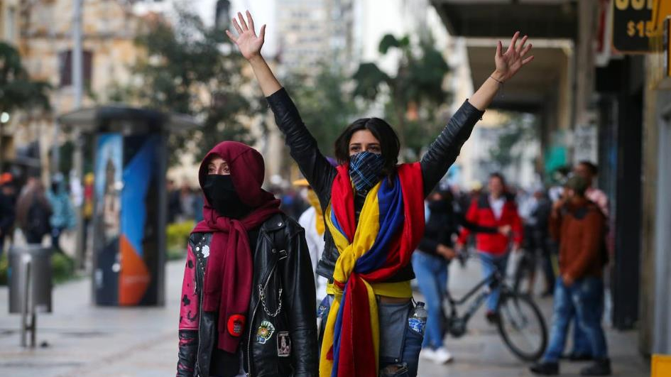 Κολομβία: Διαδηλώσεις κατά Ντούκε και επίθεση με 3 νεκρούς αστυνομικούς - Media