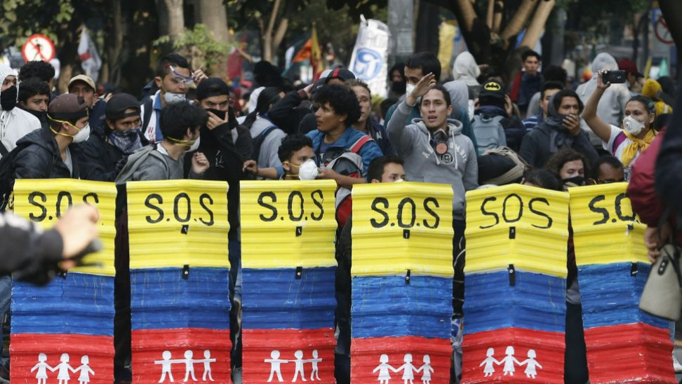 Κολομβία: Νεκρός από δακρυγόνο ο 18χρονος Ντίλαν Κρου - Σύμβολο του κινήματος διαμαρτυρίας στη χώρα - Media