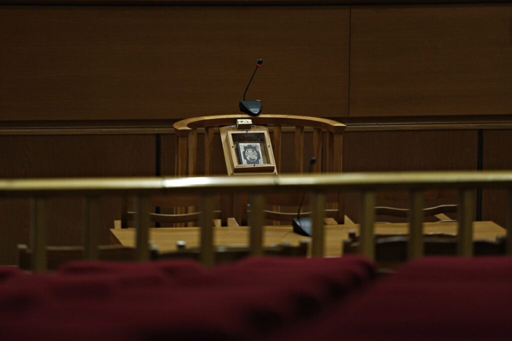 Απόφαση Ειρηνοδικείου αναγνωρίζει δώρα Χριστουγέννων και Πάσχα - Media