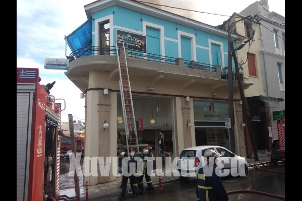 Φωτιά ξέσπασε σε καφετέρια στο κέντρο των Χανίων (Videos) - Media