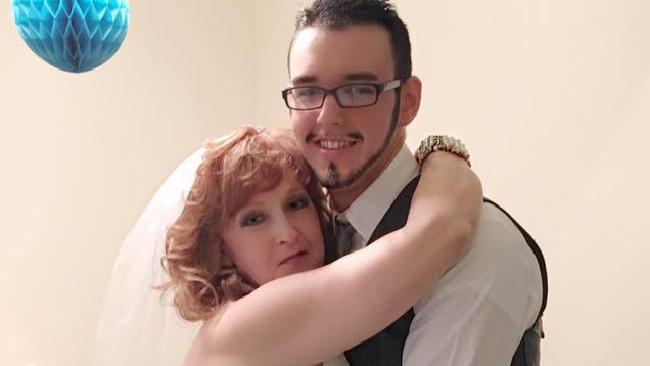 ΗΠΑ: 19χρονος χώρισε με την 77χρονη σύντροφό του και παντρεύτηκε 72χρονη (Photos)  - Media