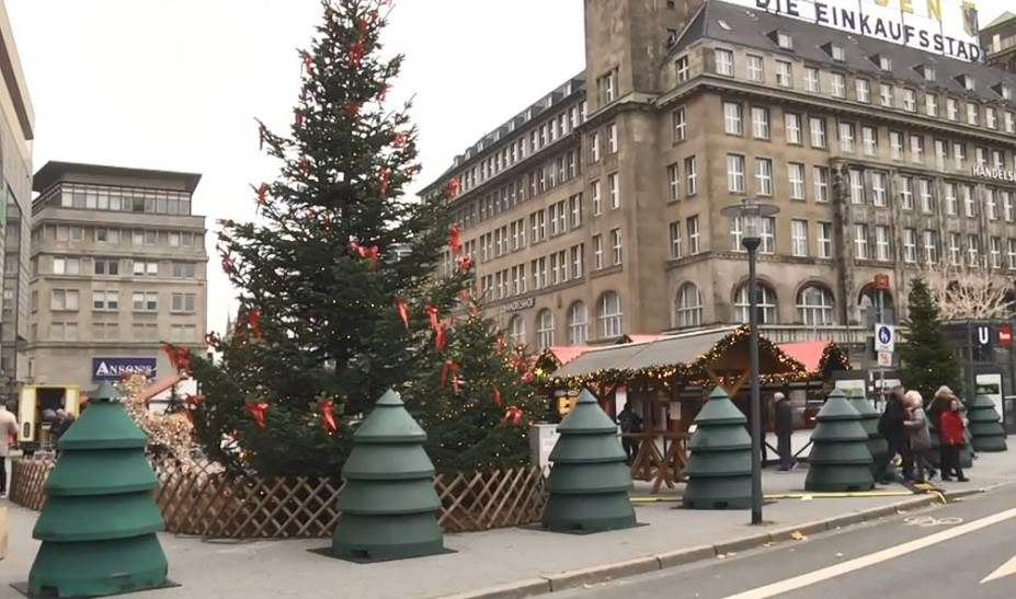 Γερμανία: Χριστουγεννιάτικα δέντρα «ασπίδες» από πιθανές τρομοκρατικές επιθέσεις (Video/Photo) - Media