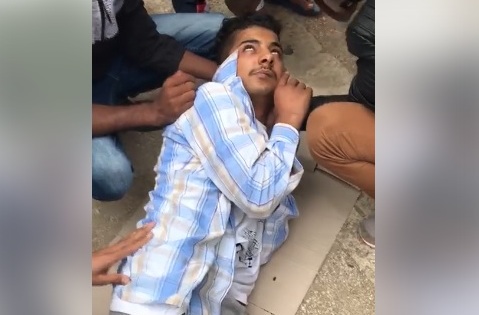 Σε κίνδυνο η ζωή μετανάστη στο κέντρο κράτησης Κορίνθου - «Αρνούνται να τον μεταφέρουν στο νοσοκομείο» (Video) - Media