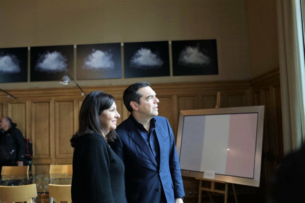 Συνάντηση Τσίπρα με τη δήμαρχο του Παρισιού: «Έκανες τη δουλειά για την Ελλάδα, σε θαυμάζουμε γι αυτό» - Media
