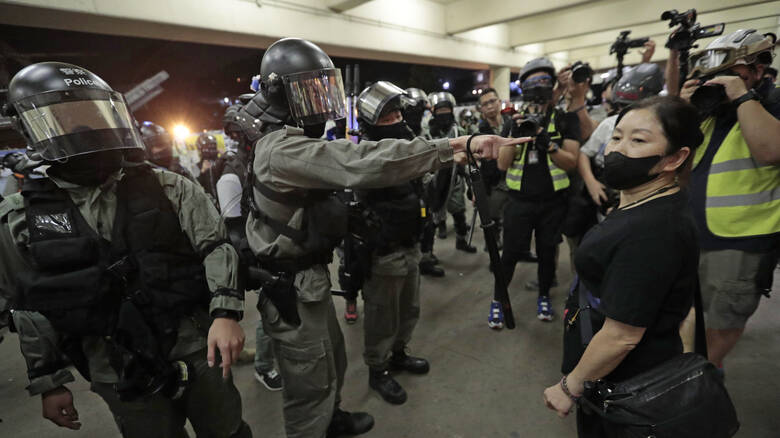 Χονγκ Κονγκ: Νέα αιματηρά επεισόδια μεταξύ διαδηλωτών και αστυνομίας - Τρεις πολίτες βαριά τραυματισμένοι - Media