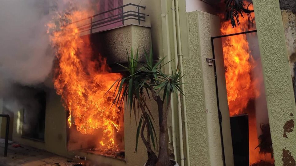 Φωτιά σε σπίτι στην Κυψέλη - Τρεις τραυματίες (Photos) - Media