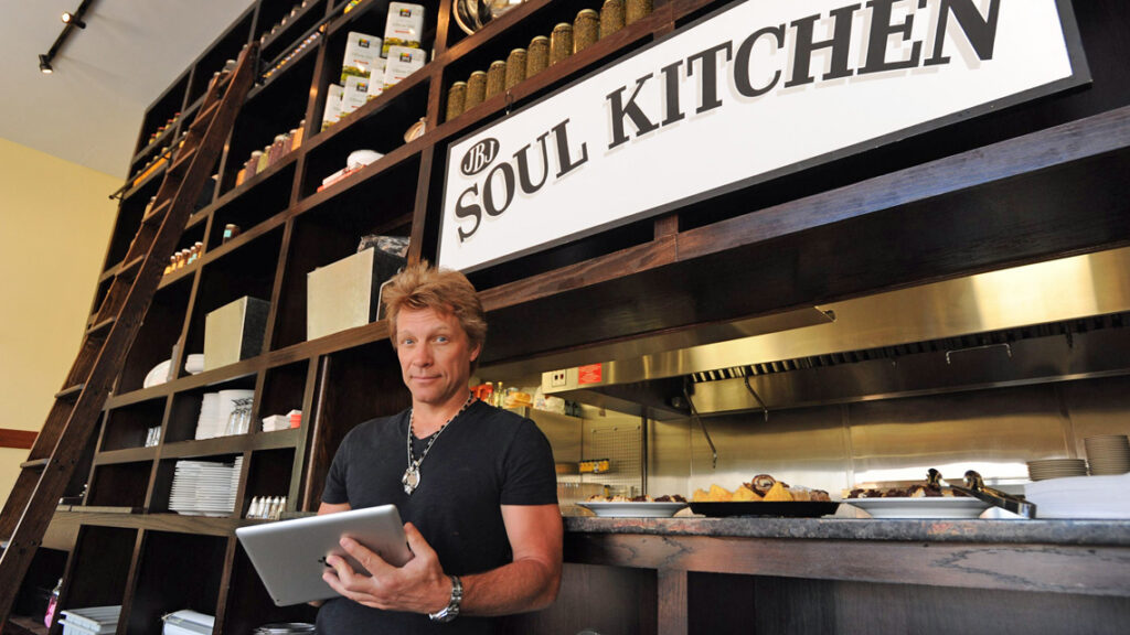 Τα εστιατόρια του Jon Bon Jovi: Όσοι δεν έχουν χρήματα, τρώνε και βοηθούν εθελοντικά (Photos) - Media