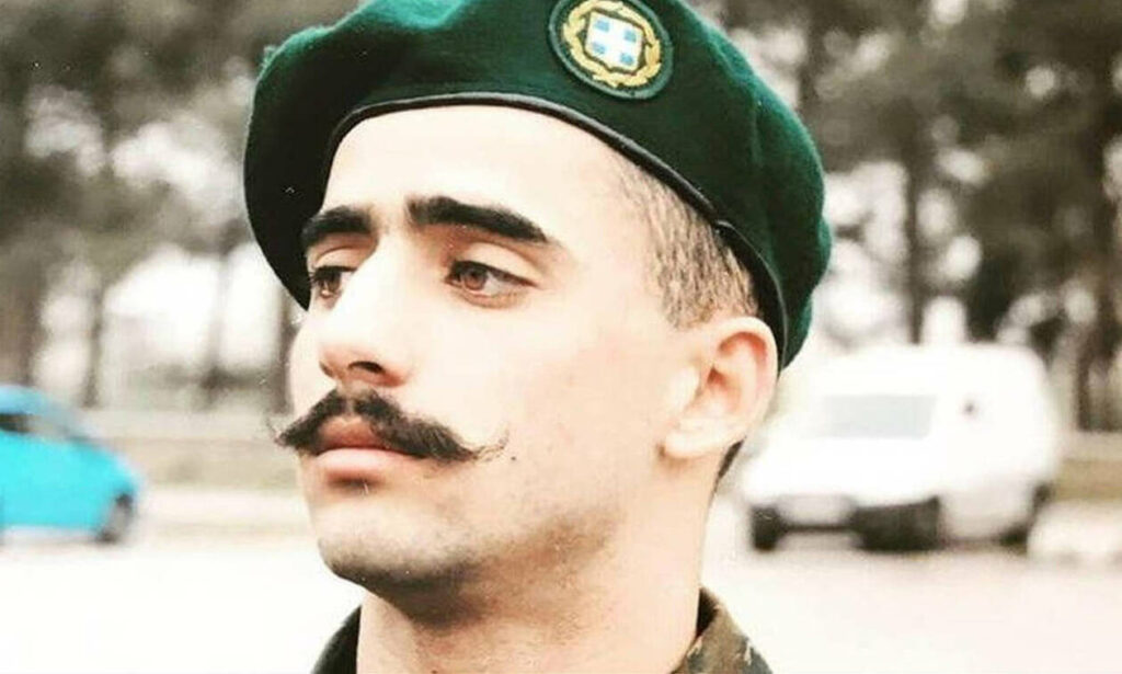 Αθώος ο καταδρομέας που τραγούδησε το "Μακεδονία Ξακουστή" στη διάρκεια πτώσης - Media