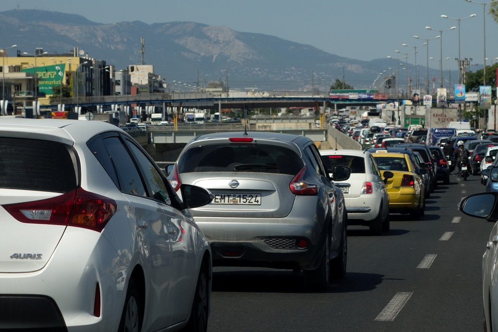 Κυκλοφοριακό χάος στον Κηφισό ύστερα από ανατροπή αυτοκινήτου - Media
