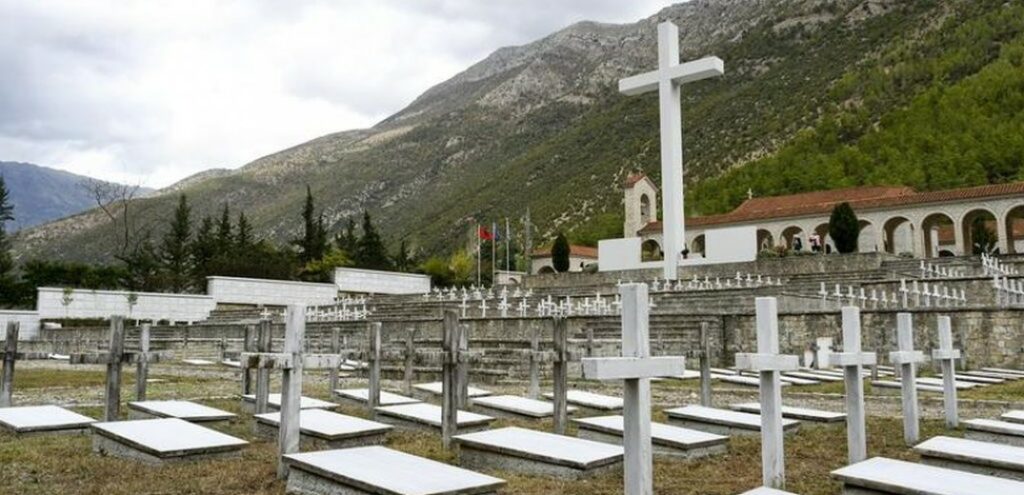 Τελετή ενταφιασμού οστών Ελλήνων πεσόντων στην Αλβανία κατά τον ελληνο-ιταλικό πόλεμο - Media