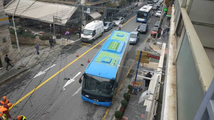 Έντονος εκνευρισμός στον Βόλο: Προκάλεσαν μποτιλιάρισμα για να… στολίσουν - Media