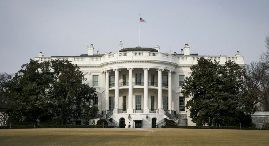 ΗΠΑ: Δύο ακόμα μέλη του προσωπικού του Λευκού Οίκου με κορωνοϊό, σύμφωνα με δημοσιεύματα - Media