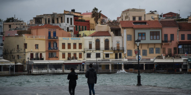 Χανιά: Ανδρας έπεσε στο ενετικό λιμάνι της πόλης - Media