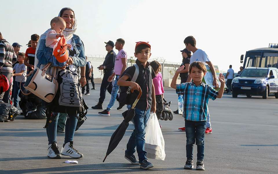 Στο λιμάνι του Πειραιά το «Διαγόρας» με 347 μετανάστες και πρόσφυγες από Μυτιλήνη και Χίο - Media