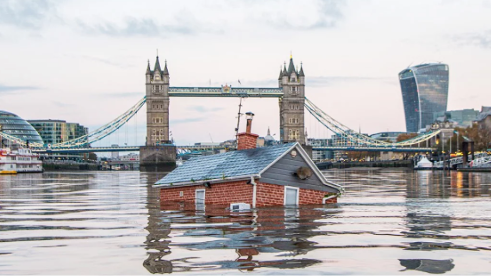 Λονδίνο: Βυθίζουν σπίτι στον Τάμεση και στέλνουν SOS για την κλιματική αλλαγή (Video) - Media