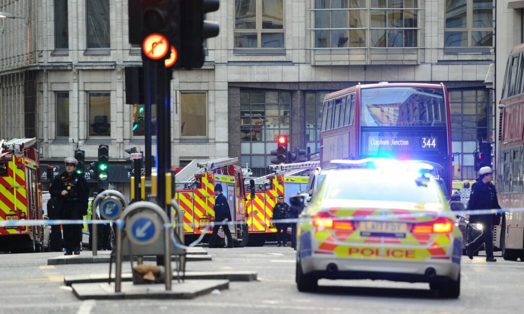Δύο νεκροί από την επίθεση στο Λονδίνο - Ο δράστης είχε καταδικαστεί για τρομοκρατία - Media