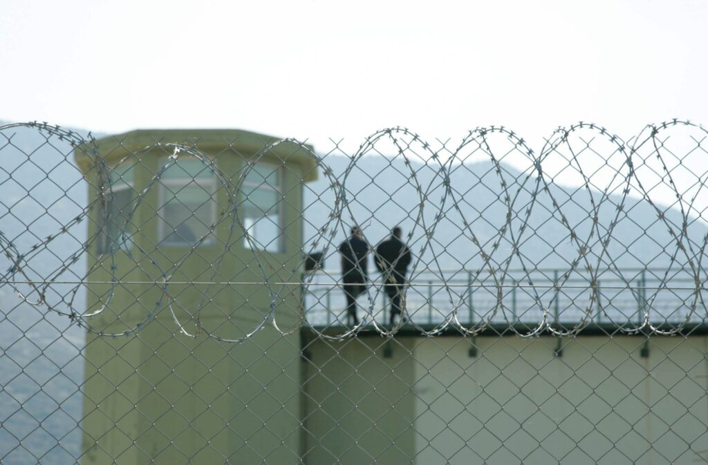 Φυλακές Μαλανδρίνου: Η ραπτομηχανή έκρυβε... θησαυρό (Photos) - Media