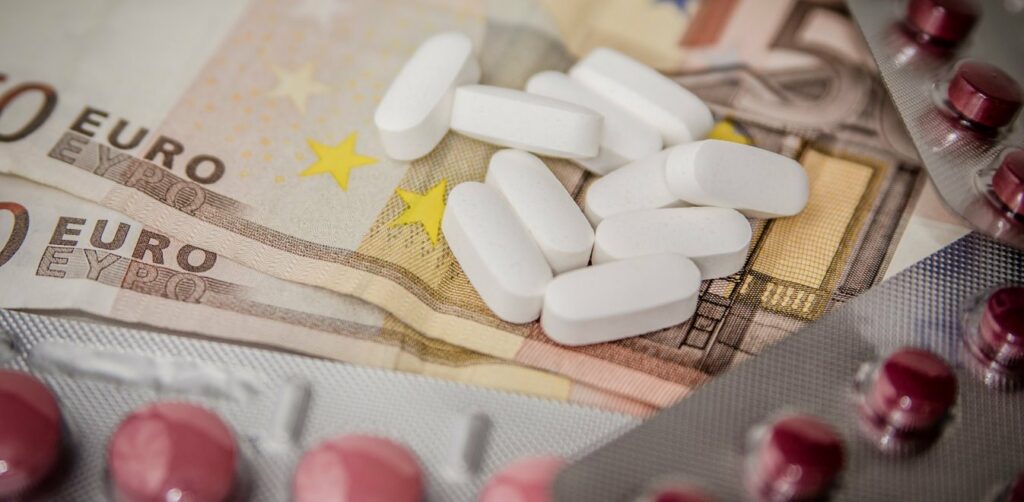 Μειώνονται οι τιμές των φαρμάκων: Τι προβλέπει τροπολογία του υπουργείου Υγείας - Media