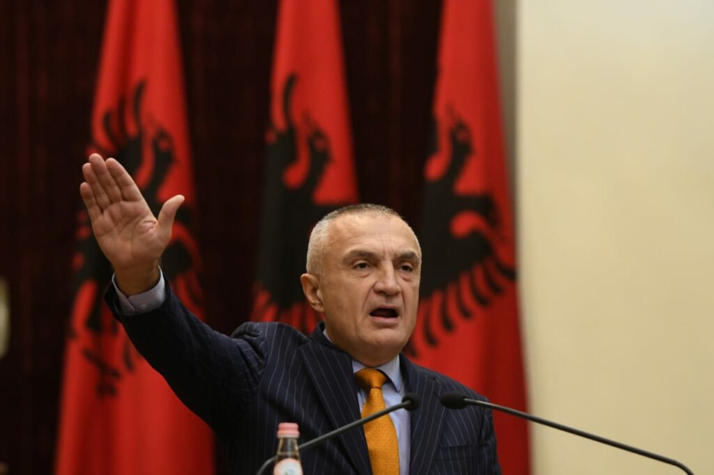 Αλβανία: Ο πρόεδρος Μέτα βλέπει διολίσθηση σε «δικτατορία» και προτείνει δημοψήφισμα  - Media