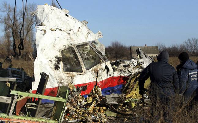 Συντριβή πτήσης MH17: Ύποπτες συνομιλίες Ρώσων αξιωματούχων αποκάλυψαν οι ερευνητές - Media