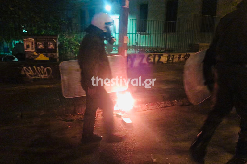Θεσσαλονίκη: «Έβρεξε» μολότοφ - 13 προσαγωγές (Photos/Video)  - Media