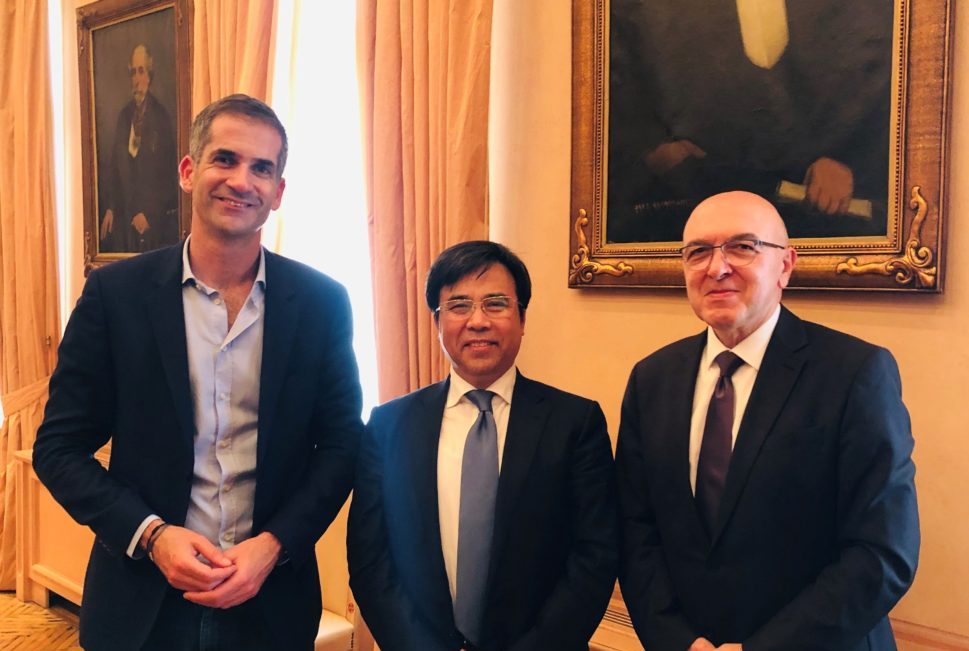 Συνάντηση Κ. Μπακογιάννη με τον πρόεδρο της Bank of China - Media