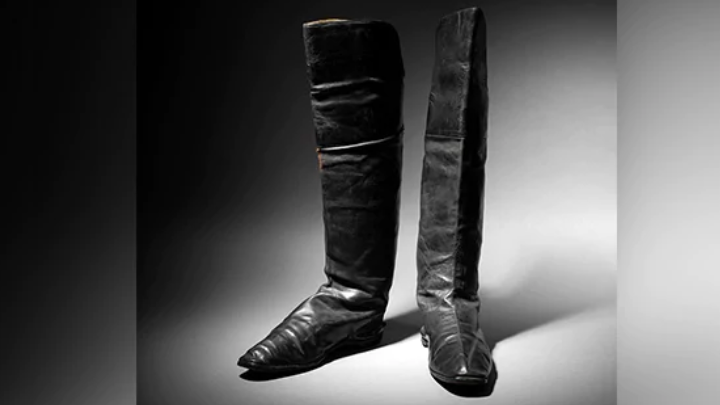 Τι νούμερο παπούτσι φορούσε ο Ναπολέων; Στο σφυρί οι αγαπημένες του μπότες  - Media