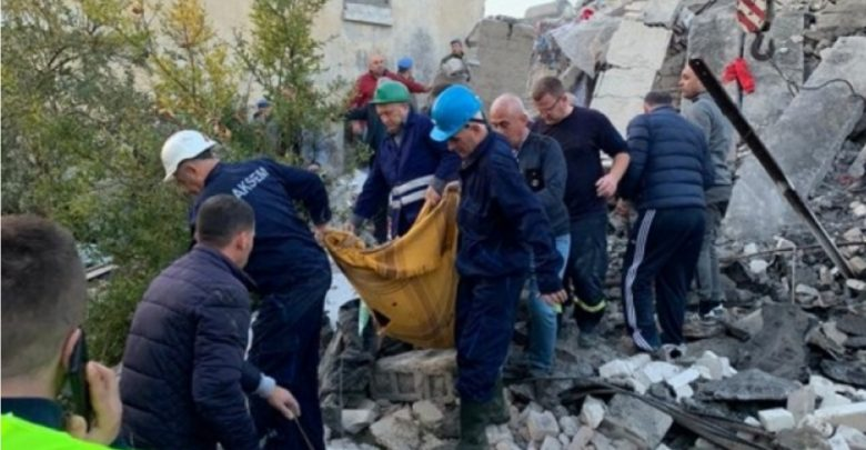Νεκροί στην Αλβανία: Άλμα απελπισίας στο κενό, καταπλακωμένοι στα ερείπια  - Media