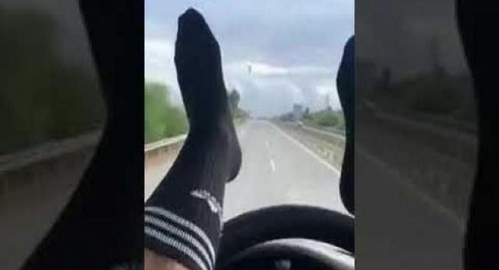 Η απίστευτη δικαιολογία του νταλικέρη που οδηγούσε με τα πόδια - Τι είπε στους αστυνομικούς (Video) - Media