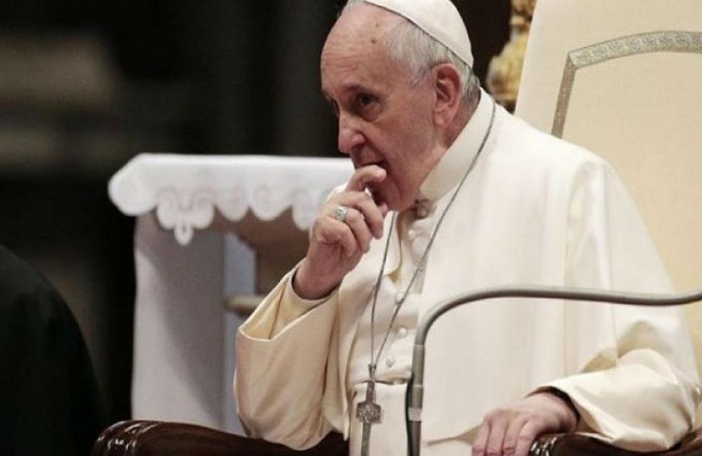 Ο πάπας Φραγκίσκος προσεύχεται για τους Κινέζους αδερφούς που έχουν προσβληθεί από τον κορωνοϊό - Media
