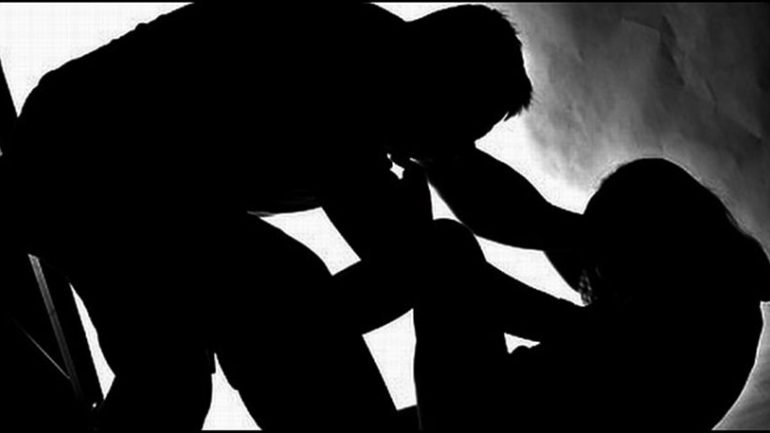 Υπόθεση βιασμού 19χρονης τουρίστριας στην Κρήτη: «Με βίασε ο πιο ψηλός και ο πιο κοντός με κρατούσε από τους ώμους» - Media
