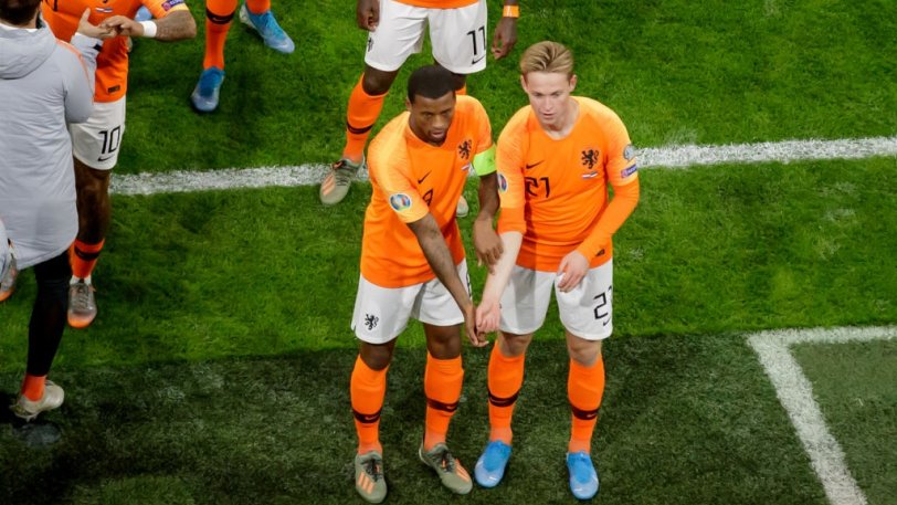 Πανηγυρισμός-γροθιά στον ρατσισμό από Βαϊνάλντουμ και Ντε Γιονγκ (Video) - Media