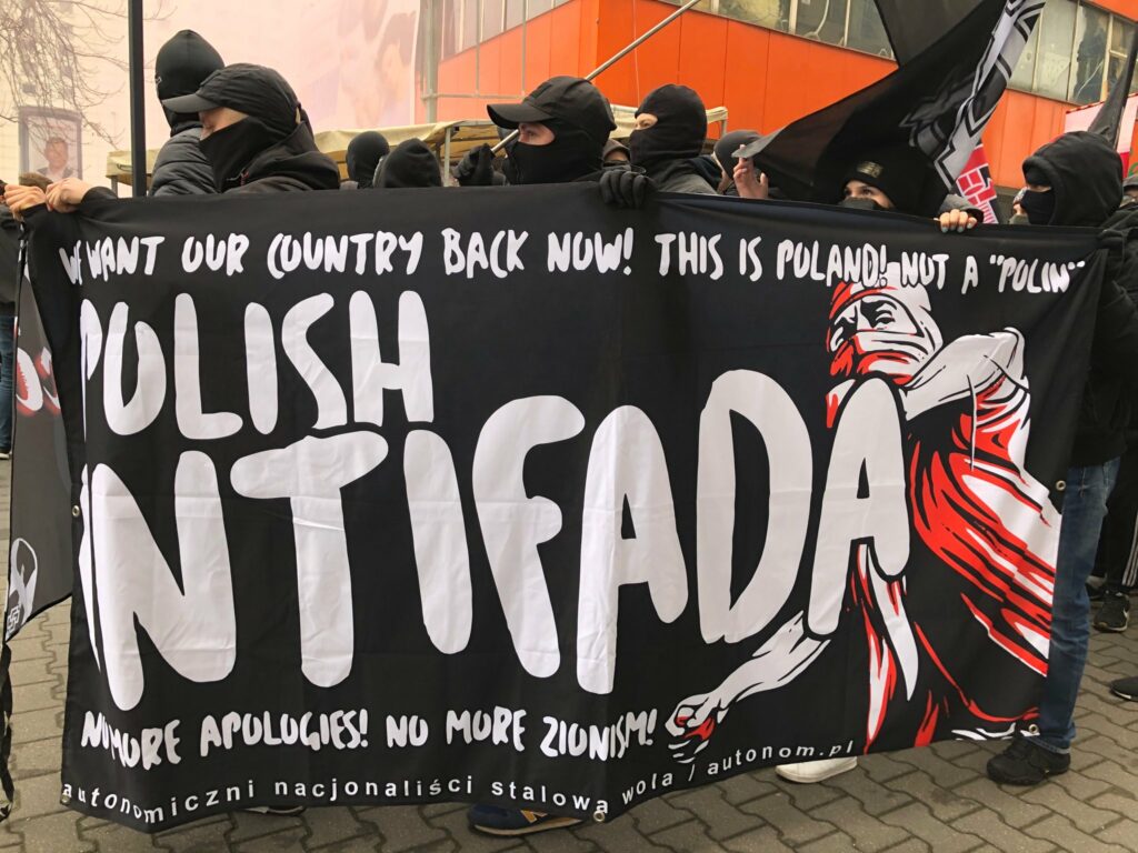 Εθνικιστική ανατριχίλα στην Πολωνία: Χιλιάδες φώναξαν «Θεός, τιμή, πατρίδα» και «Πολωνική Ιντιφάντα»! (Photos/Video)» - Media