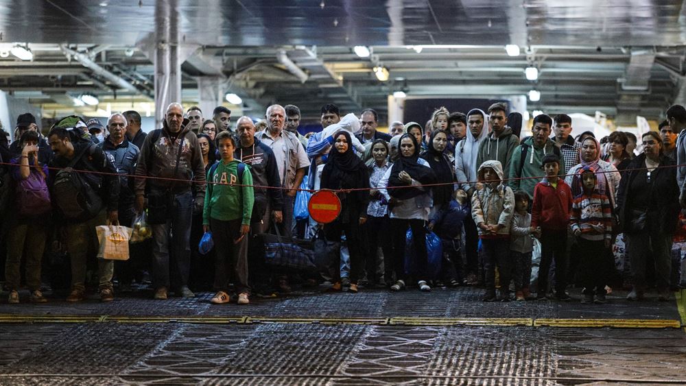 Στον Πειραιά μεταφέρθηκαν 370 μετανάστες και πρόσφυγες από Χίο και Μυτιλήνη - Media