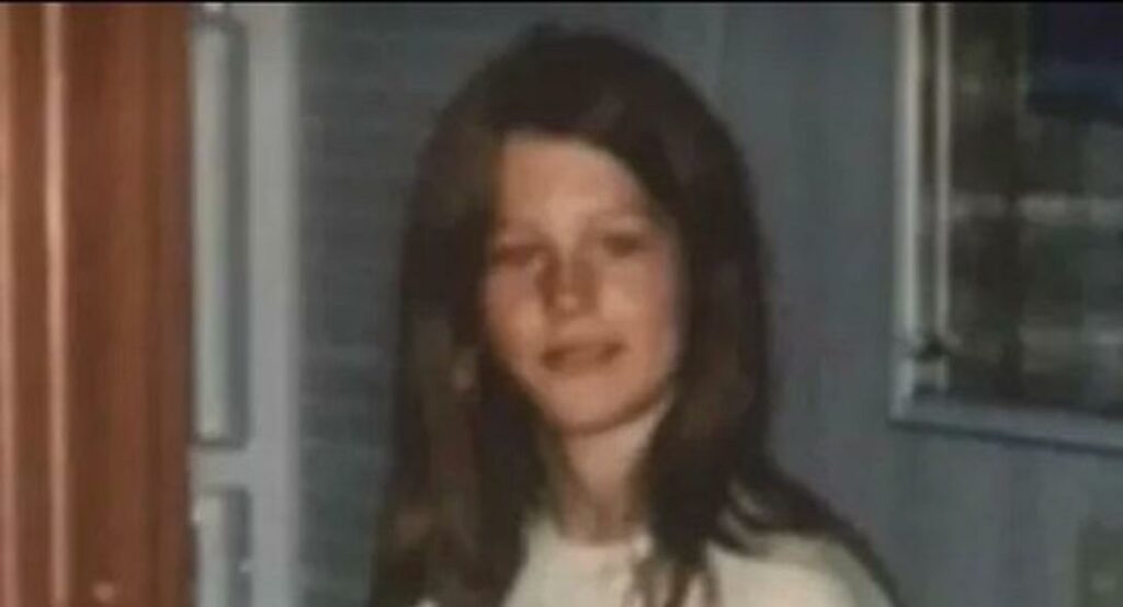 Πατριός απήγαγε την 11χρονη θετή του κόρη και της έκανε 11 παιδιά! (photos) - Media