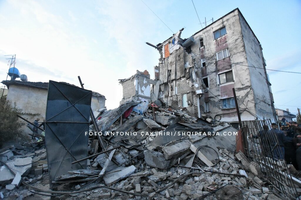 Αλβανία: Η στιγμή του σεισμού των 5,3R - Τρόμος μπροστά στις κάμερες (Video) - Media