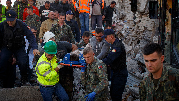 Αλβανία-Σεισμός: Δεκάδες οι νεκροί, αγώνας δρόμου για άγνωστο αριθμό παγιδευμένων (Video | Photo) - Media
